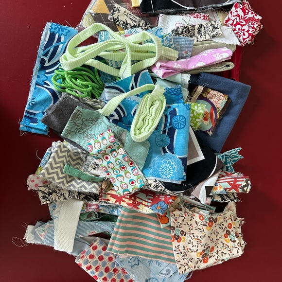 Bundle of Thread & Fat Quarters and much more- mostly all new - Picture 13 of 16